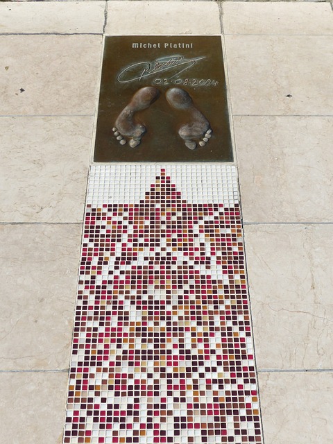 論變得微不 論變得微不